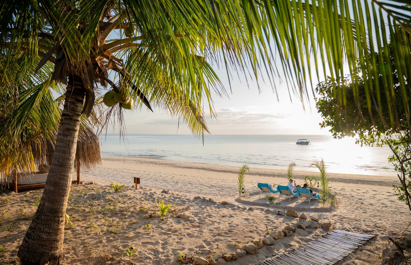 Guests having a picnic on the beach in Mozambique