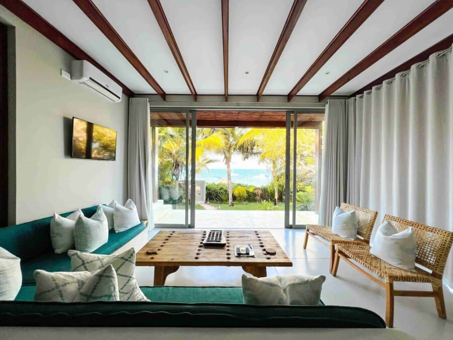 The living room area of Bahia Mar lodge