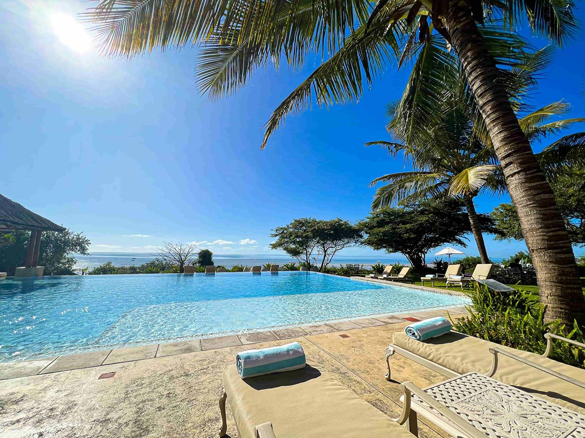 Pool and garden area at Bahia Mar lodge