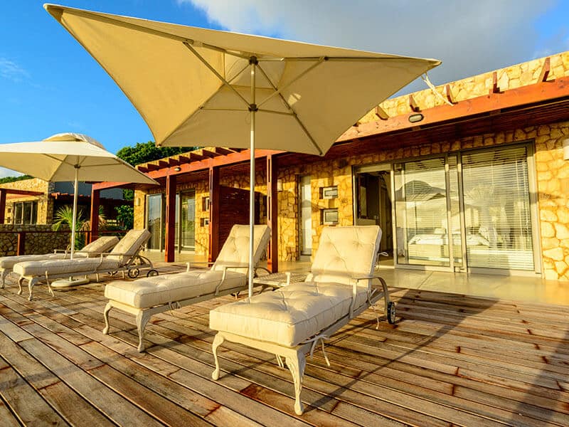 bahia mar mozambique lodge patio with sunbeds