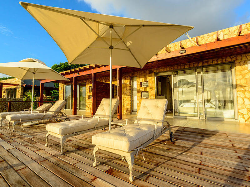 bahia mar mozambique lodge patio with sunbeds