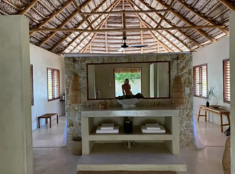 Bathroom at Sussurro lodge in Mozambique