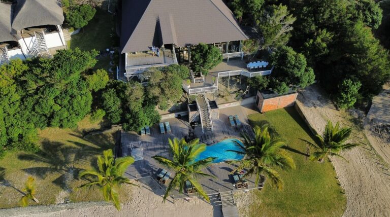 Luxury lagoon lodge in Bilene with modern architecture and palm trees